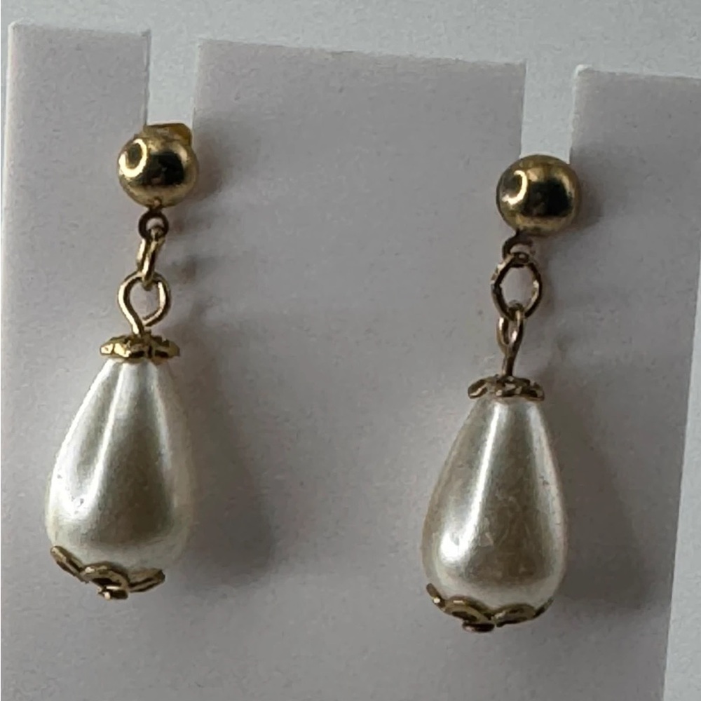 Pearl drop earrings